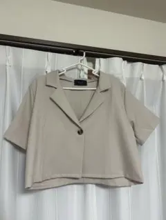 MARU ベージュ ショート丈 クロップド丈 ジャケットのサムネイル