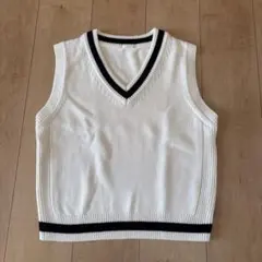 GUホワイト Vネック ノースリーブ ベスト