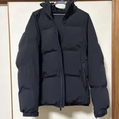 ブラック フード付きダウンジャケット
