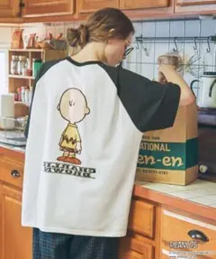PEANUTS別注 ピーナッツ スヌーピー&フレンズヴィンテージプリントTシャツのサムネイル