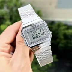 カシオ　デジタル腕時計　（新品）海外モデル　シルバー　レトロモデルのサムネイル