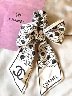 新品未使用ノベルティCHANEL シャネルロゴ プリントシュシュ３点セット送料込 楽天市場】シャネル ポーチ ノベルティ（美容・コスメ・香水）の通販