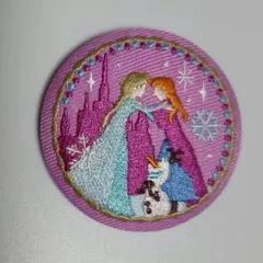 ディズニーキャラクター刺繍缶バッジ　アナと雪の女王