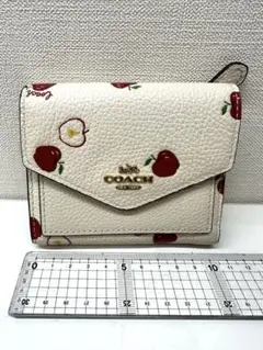 COACH リンゴ柄 三つ折り財布　美品！
