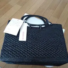 黒いハンドバッグ 水玉模様 内側