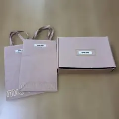 ミュウミュウ　ショップ袋2枚とギフトボックスのサムネイル