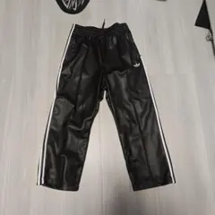 新品！！adidas × Jeremy Scott フェイクレザー ワイドパンツ - メルカリ