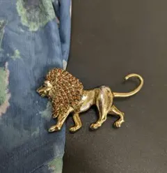 最終お値段！ライオンデザイン ブローチ ストーン付