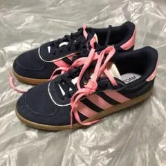 adidas レディーススニーカー23㎝未使用