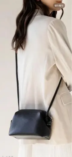 未使用　本革　ショルダーバック　黒