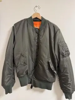 オリーブグリーン MA-1ジャケット