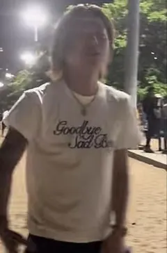 sad kid yazGoodbye Sad BoyツアーTシャツ直筆サイン付きのサムネイル