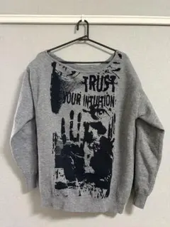 TRUST YOUR INTUITION グラフィックニット グレー