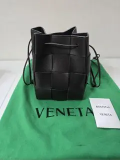 美品 BOTTEGA VENETA スマホショルダーバッグ ブラック 美品 BOTTEGA VENETA スマホショルダーバッグ ブラック - メルカリ