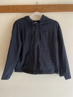 Nike 黒色 フルジップパーカー