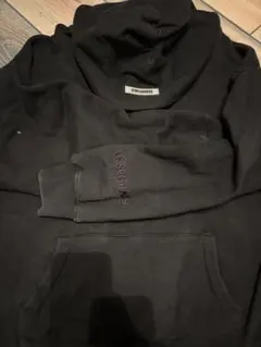 ESSENTIALS ブラックパーカー