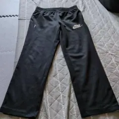 Nike ブラックジャージパンツ