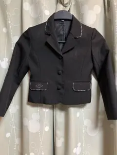 黒いショートジャケット（刺繍付き）