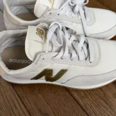 ニューバランススニーカーのサムネイル