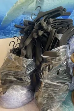黒プラスチックハンガーセット 滑り止め付きクッションハンガーまとめ売り