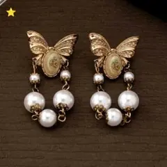 ビンテージ蝶デザインパールピアス　カジュアル　エレガント　アンティーク　個性的