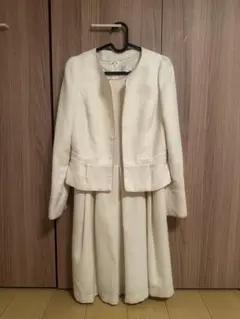 セレモニースーツ　フォーマル　ホワイト　ピンクベージュ　7号