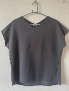 URBAN RESEARCH ダークグレー Vネック Tシャツ
