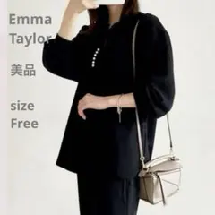 美品☆Emma Taylor エマテイラー キーネック パール フレアブラウスのサムネイル