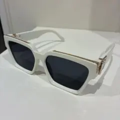 ミリオネア ホワイト スクエア型 サングラス ゴールド装飾