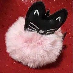 即発送 キーホルダー バッグチャーム フェイクファー ポンポン ふわふわ 黒猫