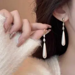 【新品未使用】パール型クリスタルビーズ付きピアス【匿名配送】