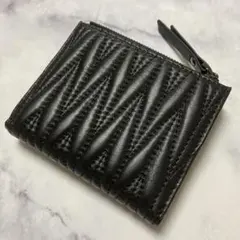 【新品】本革キルティングレザー　高級羊革　おしゃれな2つ折りサイフ　黒　高見え