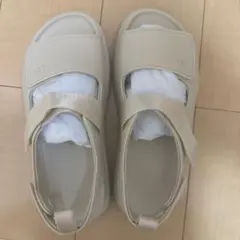 M*l様 UGG ゴールデングロウ US6 24.5cm Sea Salt 新品のサムネイル