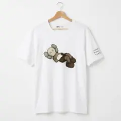 ​【入手困難】ユニクロ KAWS TOKYO FIRST コラボシャツ ホワイト