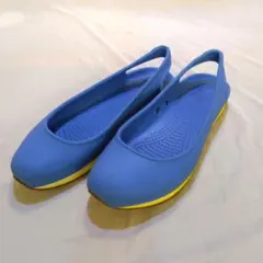 Crocs フラットシューズ ブルー×イエロー　クロックス　ローラフラットのサムネイル