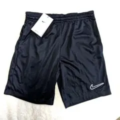 新品　ナイキ　ハーフパンツ　150　М　キッズ　サッカーパンツ　ブラック　黒白