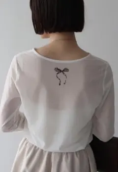 新品 アースミュージックアンドエコロジー リボンプリントシアープルオーバー