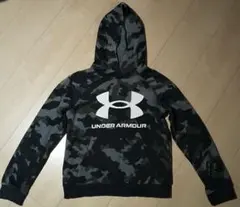 Under Armour 黒系迷彩柄パーカー 140/ YMD/M