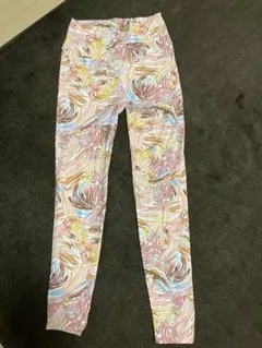 easyogaハイライズスリムクロップドパンツ　カラフルフェザー　M