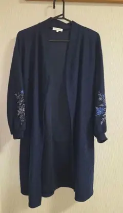 3can4onネイビー 刺繍入り 長袖 カーディガンのサムネイル