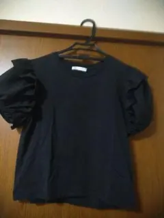 本日までの限定値です★ZARAフリル袖 黒 Tシャツのサムネイル