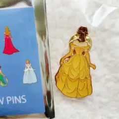 ディズニープリンセス100周年　限定ピンバッジ　美女と野獣　ベル