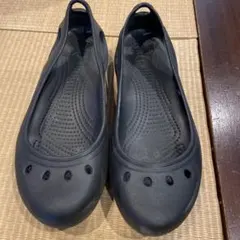 crocs マリンディ　黒　フラットサンダル　W8のサムネイル