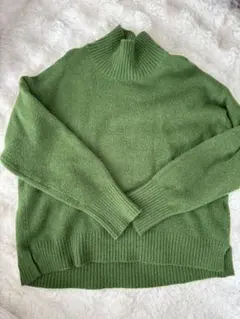 ユニクロ　タートルニット　Lサイズ