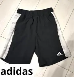 adidas 半ズボン 黒