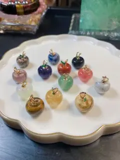 天然石 リンゴ型チャーム