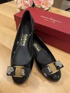 Salvatore Ferragamo エナメル フラットシューズ リボン付き