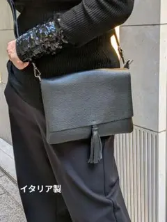 イタリア製 ALDO ブラックレザーショルダーバッグ タッセル付き - メルカリ