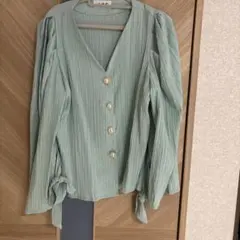 ミントグリーン トップス