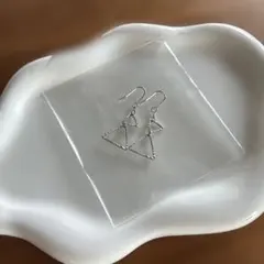 シンプル三角形デザインピアス
